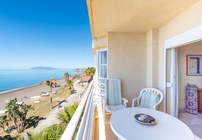 Apartamento en Rincón de la Victoria - WintowinRentals 1ª Linea de Playa, Parking y WIFI