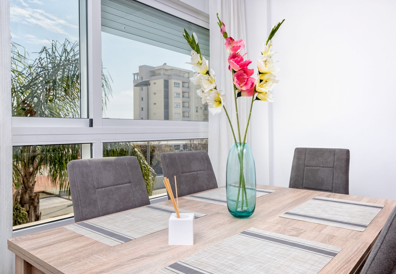 Apartamento en Rincón de la Victoria - WintowinRentals Ubicación Perfecta, Playa, Piscina y Parking.