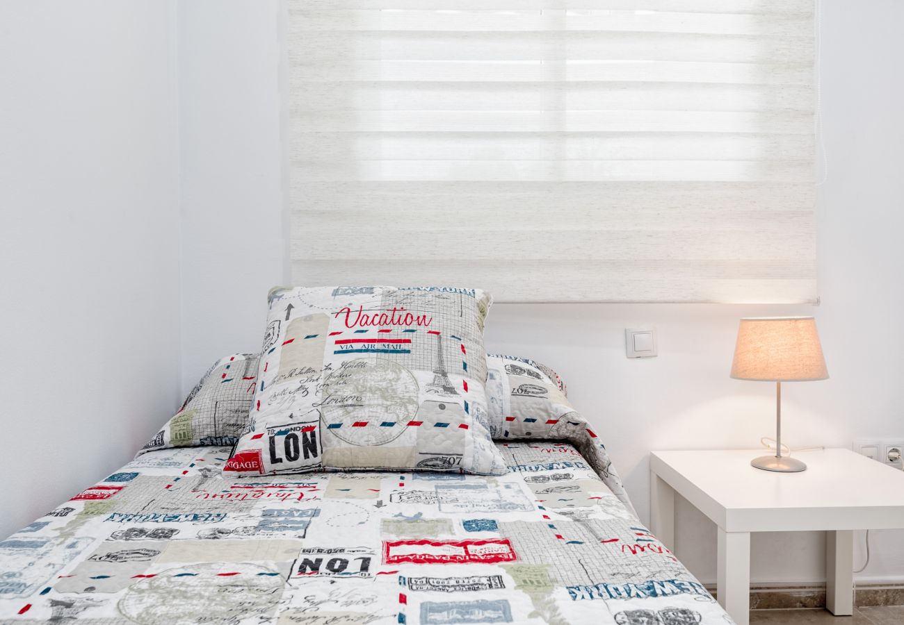 Apartamento en Rincón de la Victoria - WintowinRentals Ubicación Perfecta, Playa, Piscina y Parking.