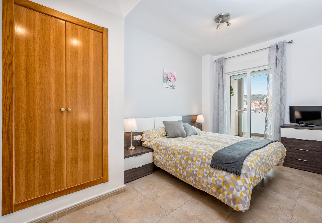 Apartamento en Rincón de la Victoria - WintowinRentals Ubicación Perfecta, Playa, Piscina y Parking.