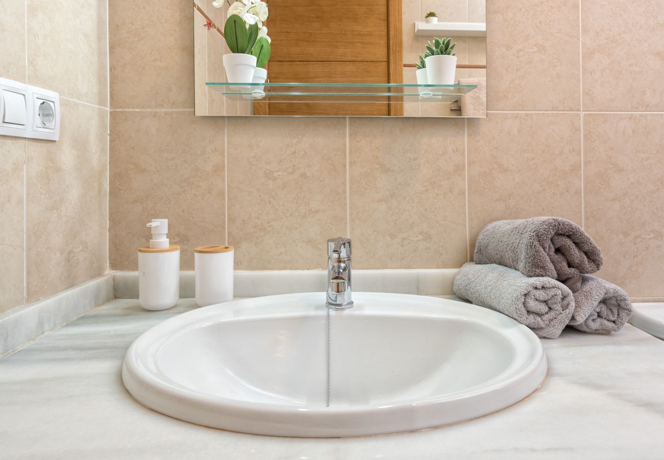 Apartamento en Rincón de la Victoria - WintowinRentals Ubicación Perfecta, Playa, Piscina y Parking.