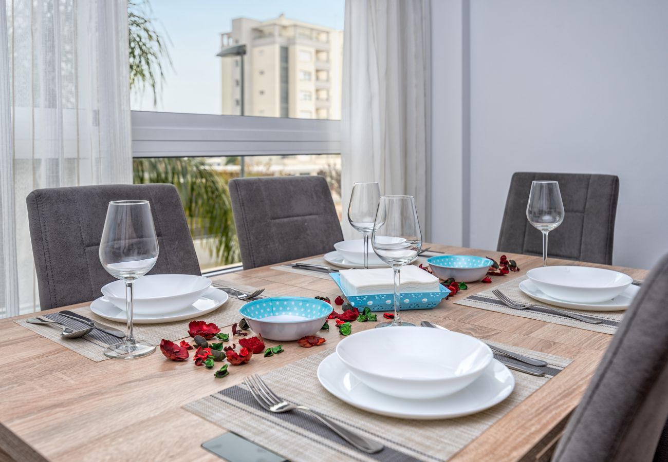 Apartamento en Rincón de la Victoria - WintowinRentals Ubicación Perfecta, Playa, Piscina y Parking.