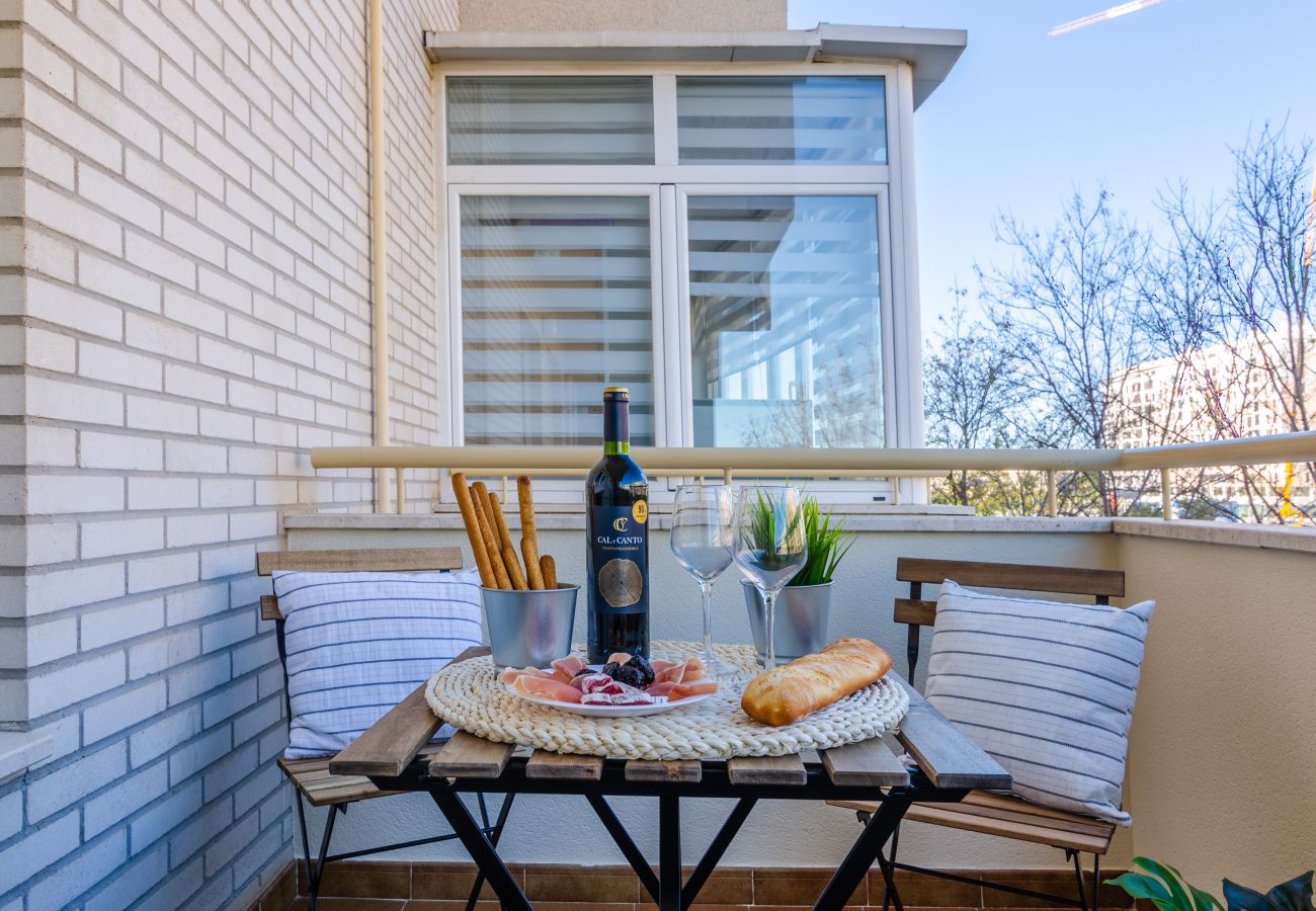 Apartamento en Málaga - WintowinRentals Teatinos, Málaga, Metro & Parking.