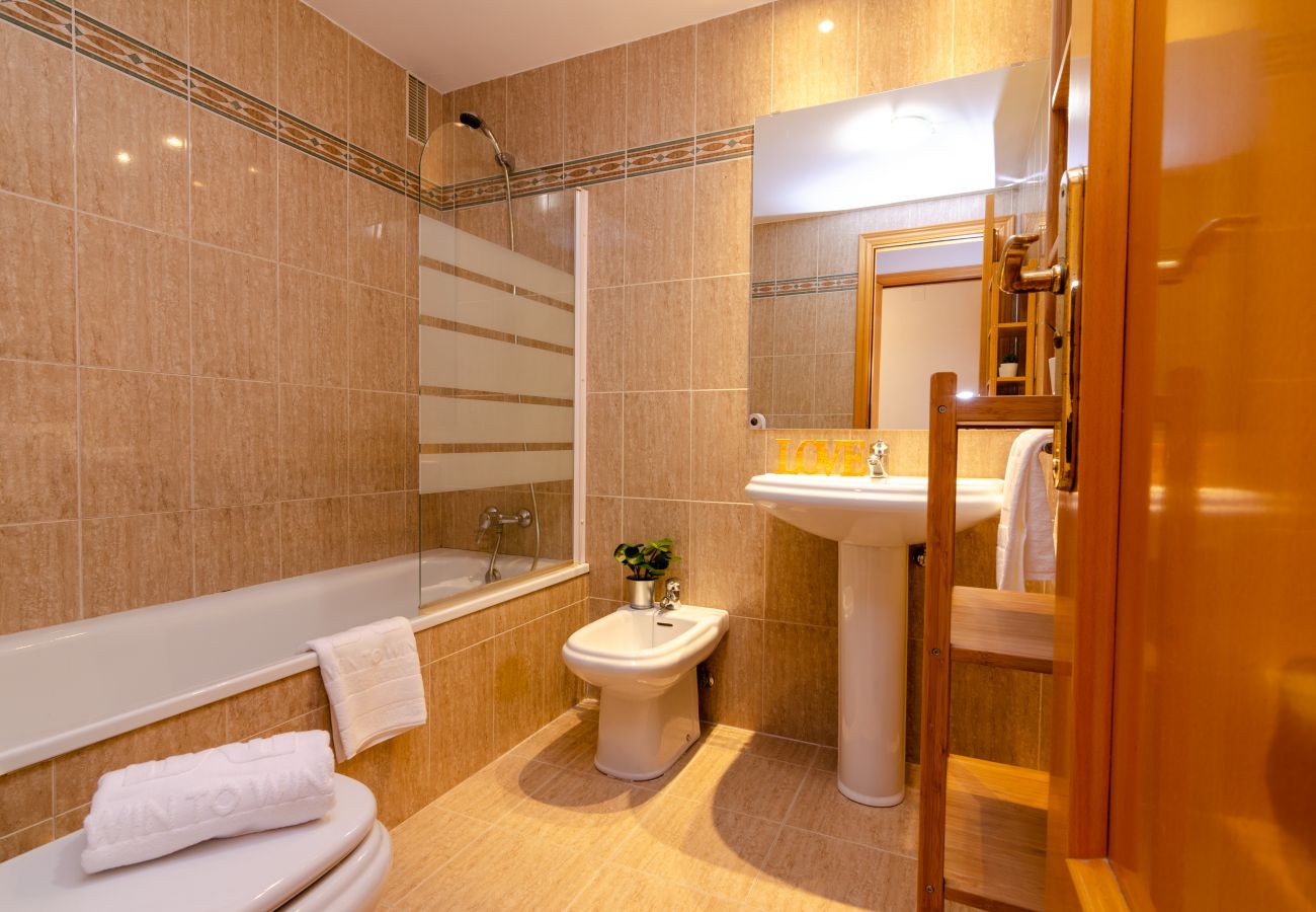 Apartamento en Málaga - WintowinRentals Teatinos, Málaga, Metro & Parking.