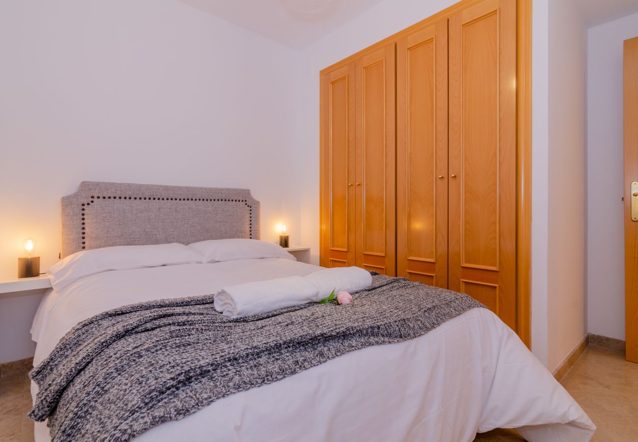 Apartamento en Málaga - WintowinRentals Teatinos, Málaga, Metro & Parking.