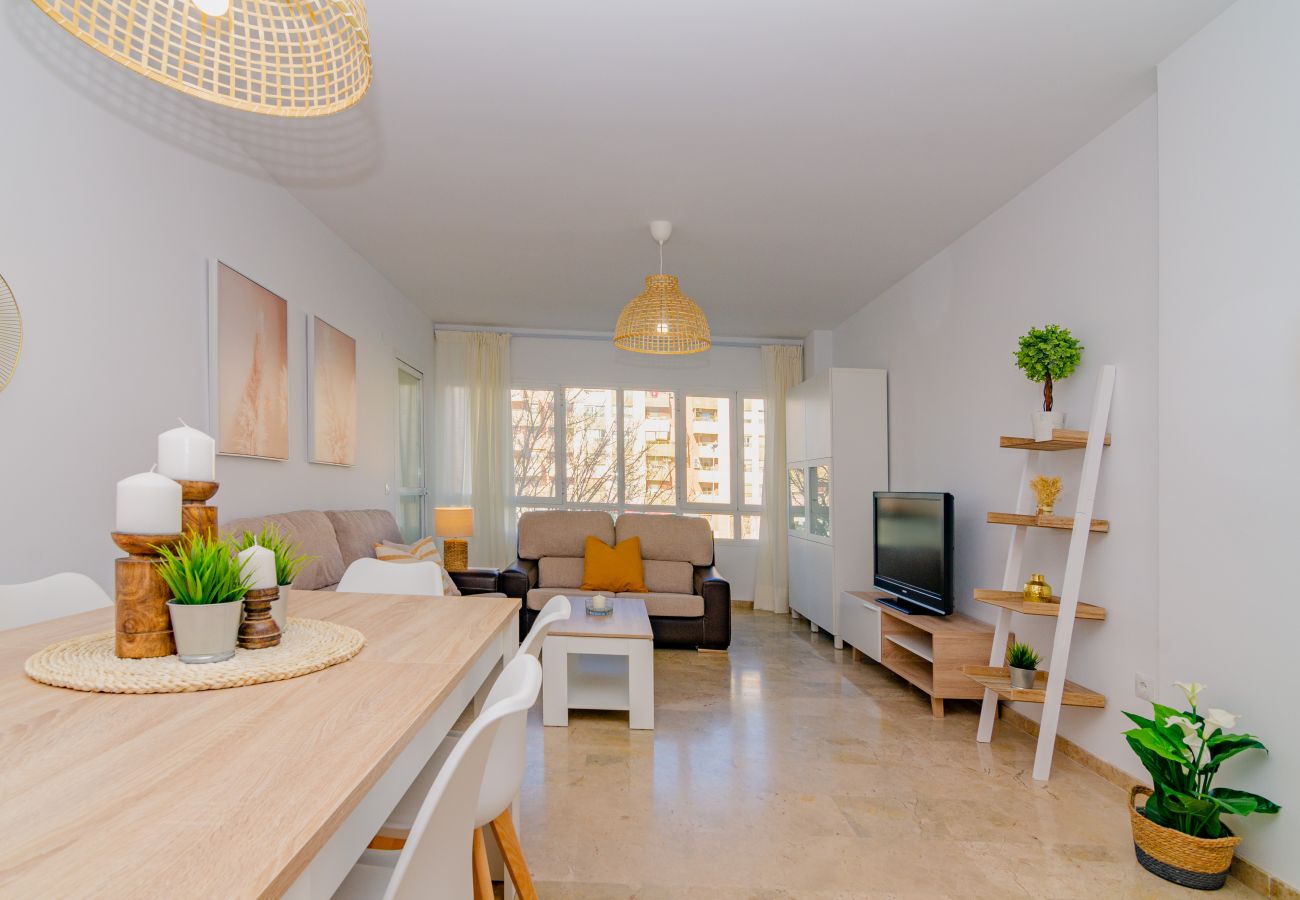 Apartamento en Málaga - WintowinRentals Teatinos, Málaga, Metro & Parking.