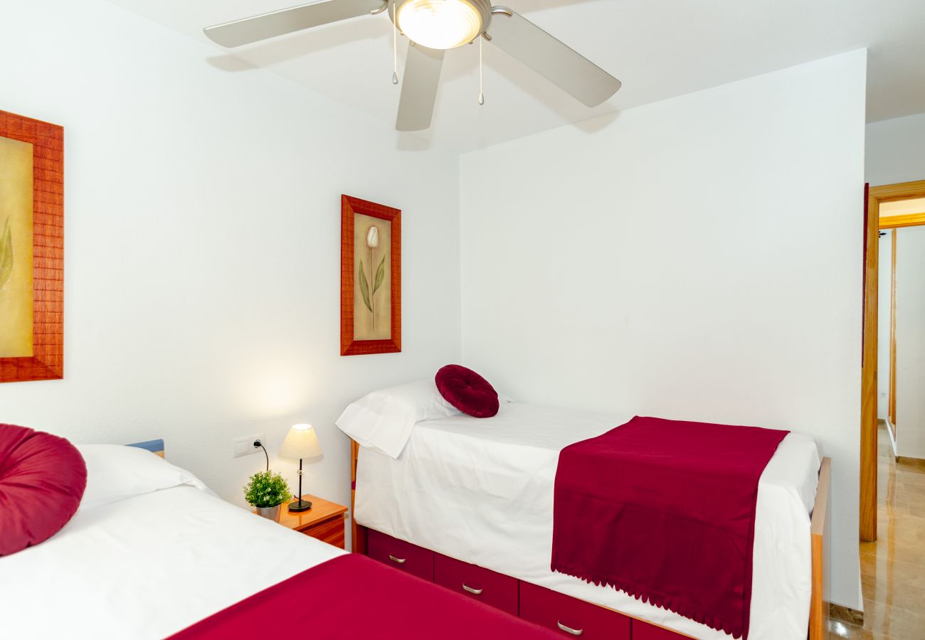 Apartamento en Torre de Benagalbon - WintowinRentals Piscina, Lado Sol & Parking.