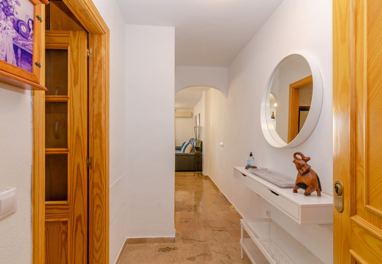 Apartamento en Torre de Benagalbon - WintowinRentals Piscina, Lado Sol & Parking.