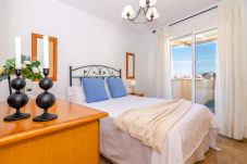 Apartamento en Torre de Benagalbon - WintowinRentals Piscina, Lado Sol & Parking.