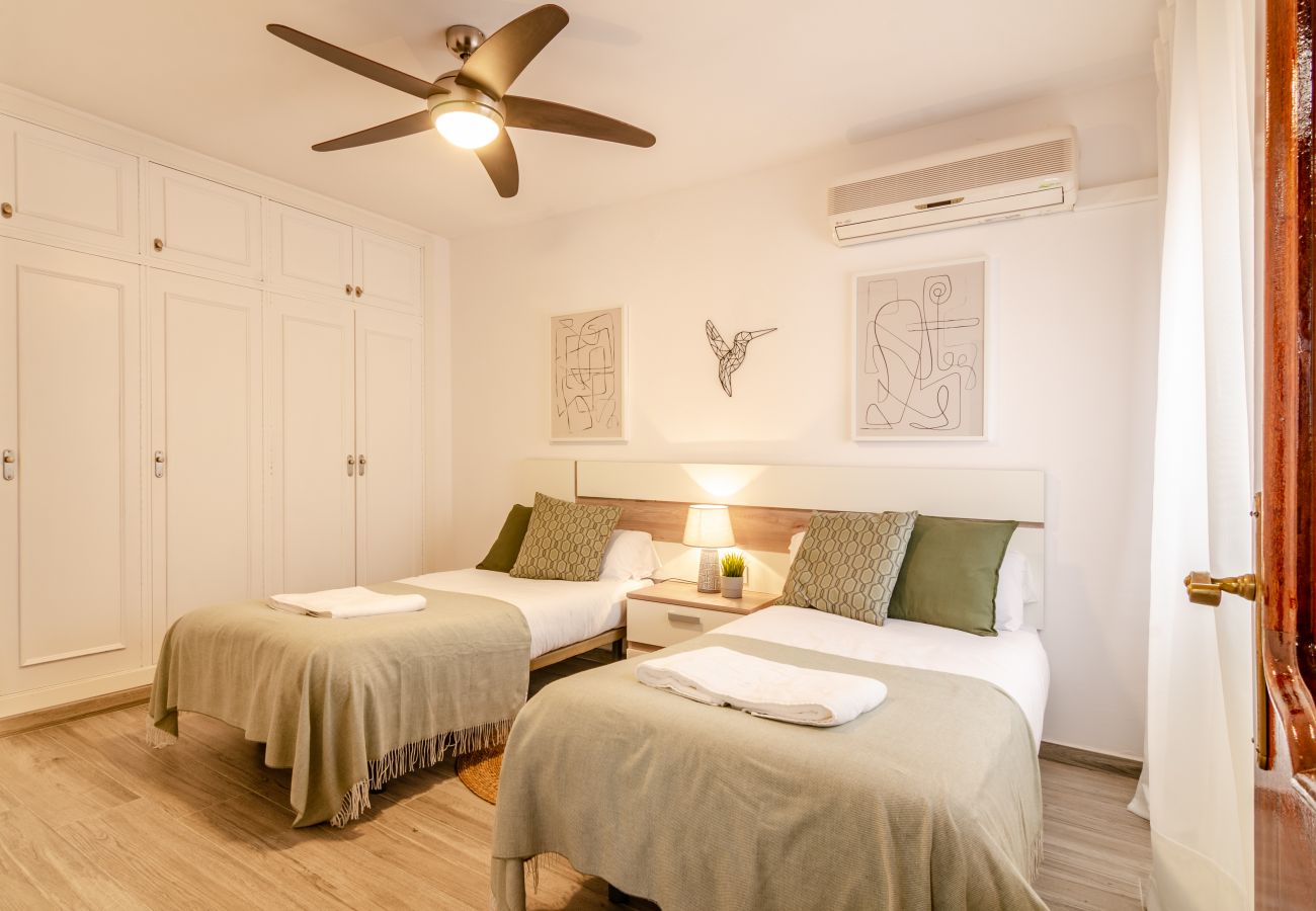 Apartamento en Málaga - WintowinRentals Fabuloso, WIFI y Parking Gratis.