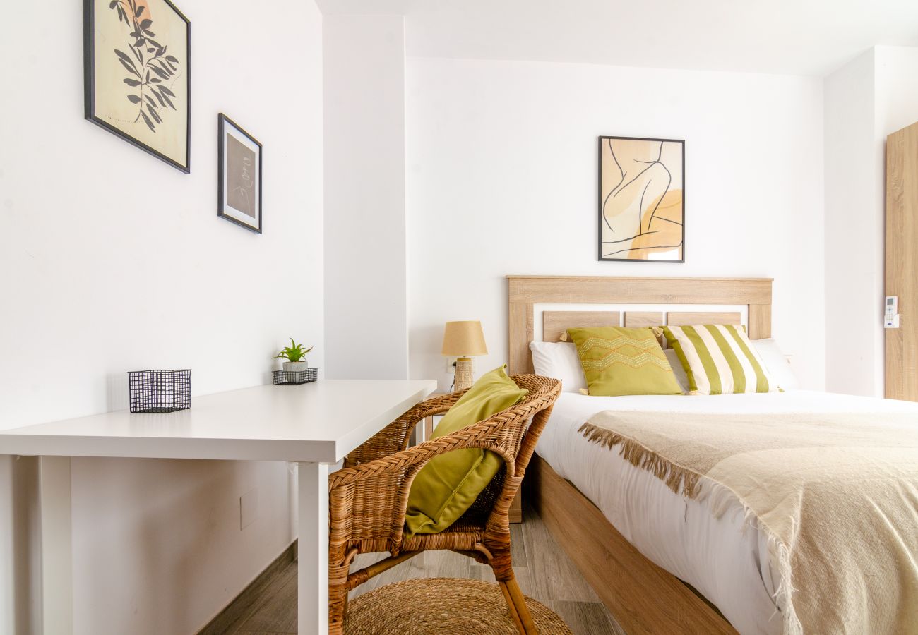 Apartamento en Málaga - WintowinRentals Fabuloso, WIFI y Parking Gratis.