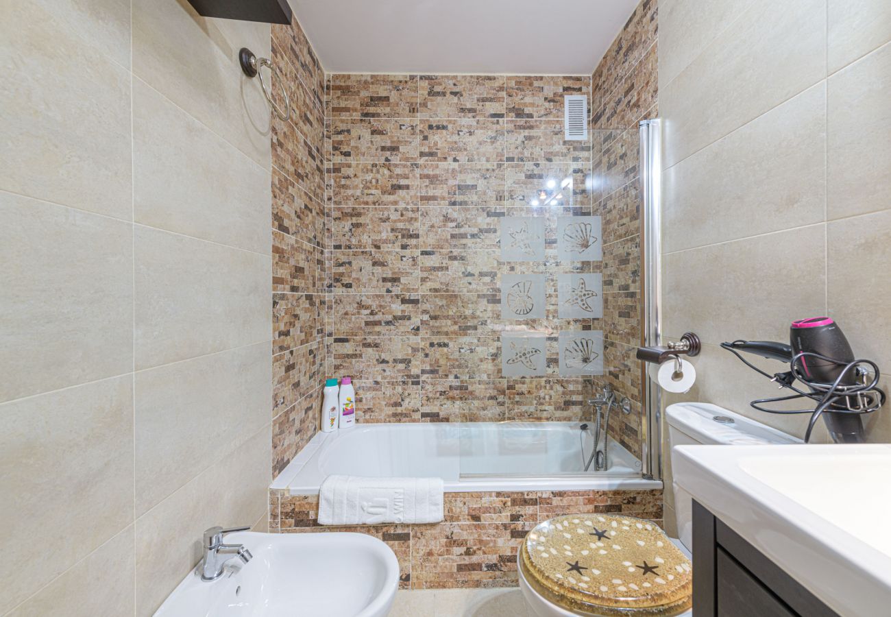 Apartamento en Rincón de la Victoria - WintowinRentals 2ª línea de playa, Parking, Piscina