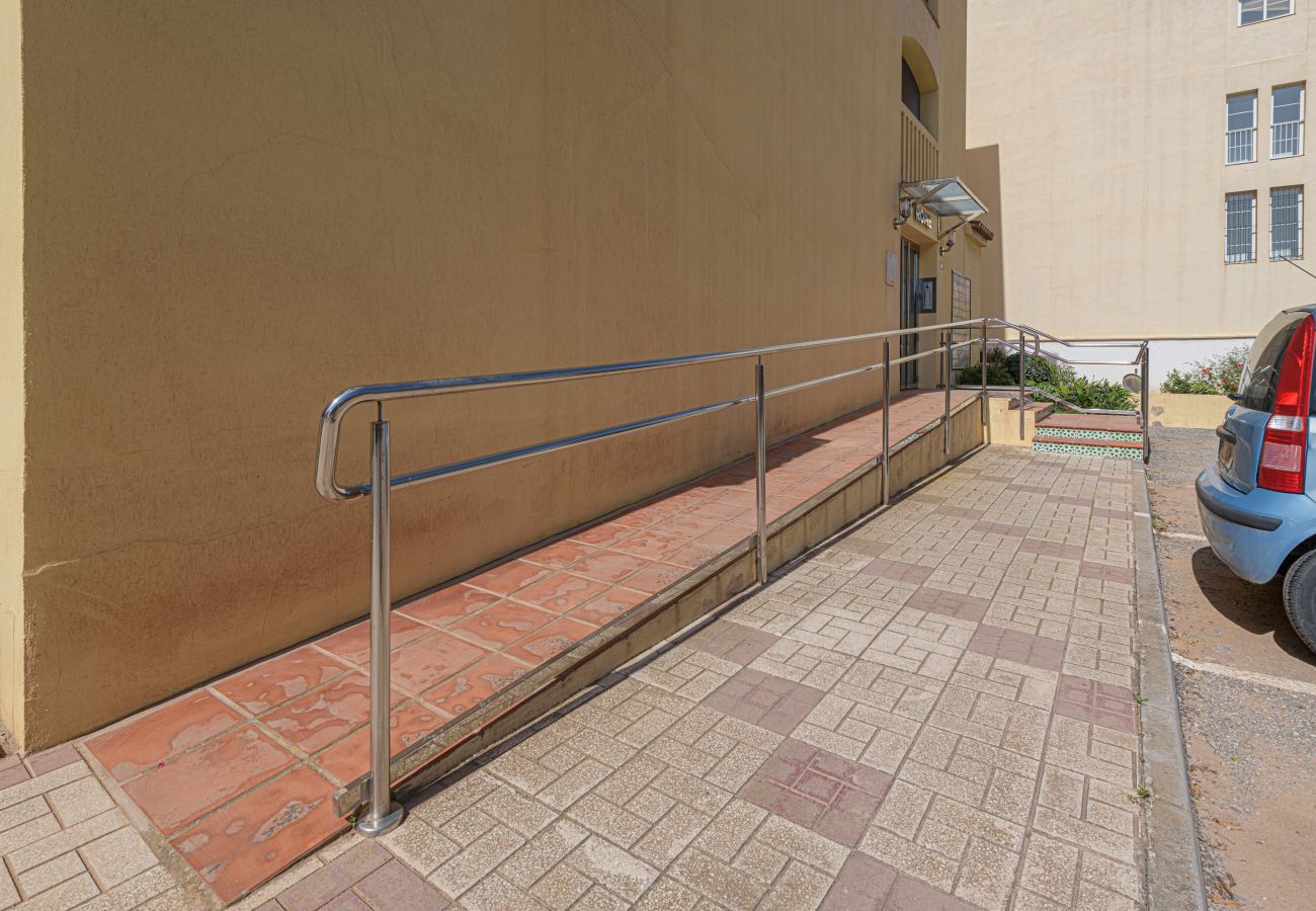 Apartamento en Torre de Benagalbon - WintowinRentals Estupendo Apartamento en 1º Línea de Playa