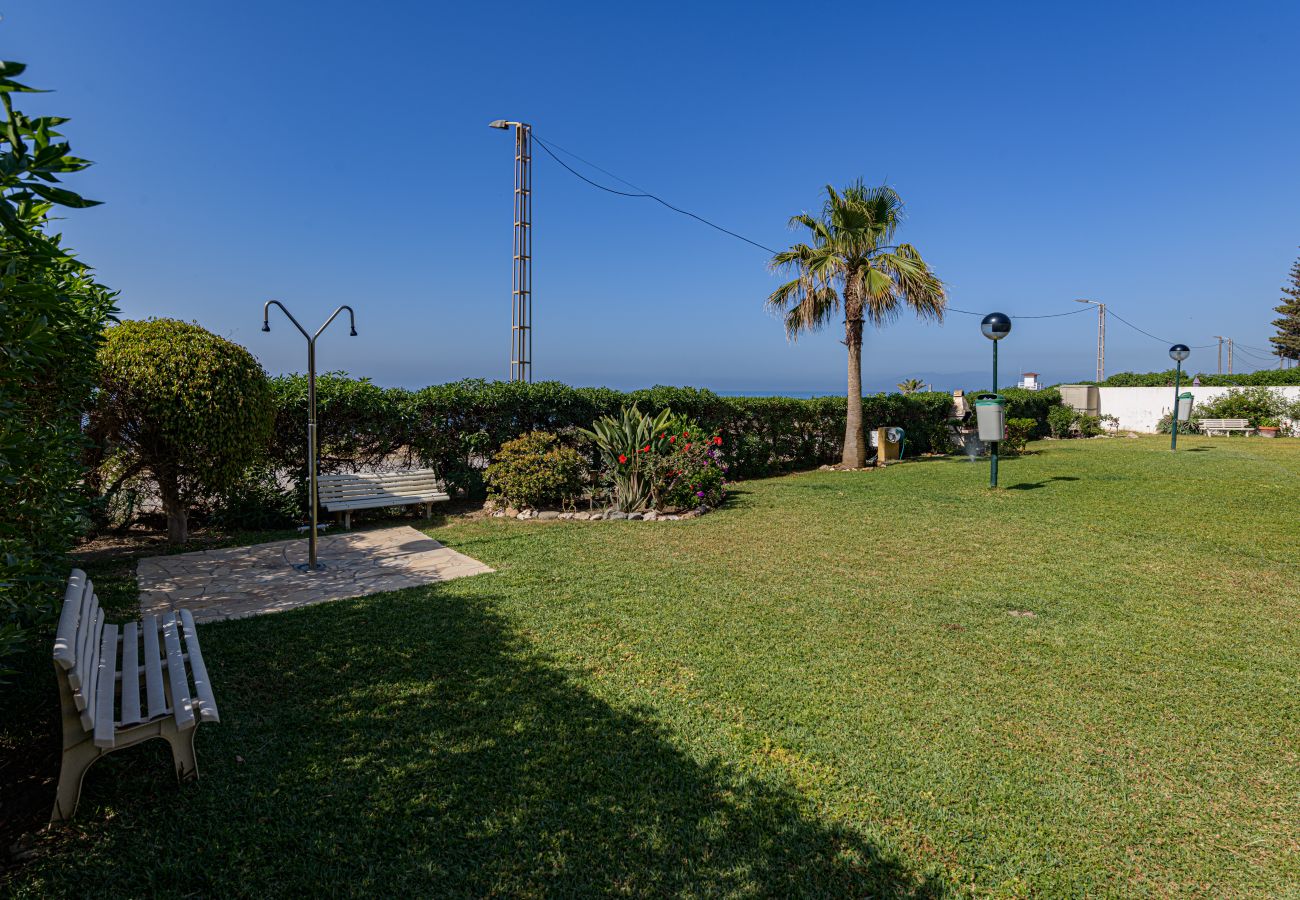 Apartamento en Torre de Benagalbon - WintowinRentals Estupendo Apartamento en 1º Línea de Playa