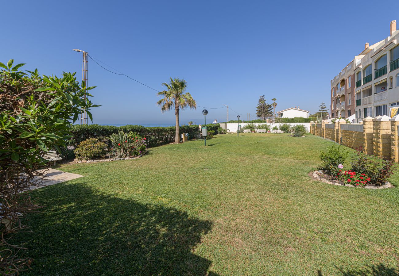 Apartamento en Torre de Benagalbon - WintowinRentals Estupendo Apartamento en 1º Línea de Playa