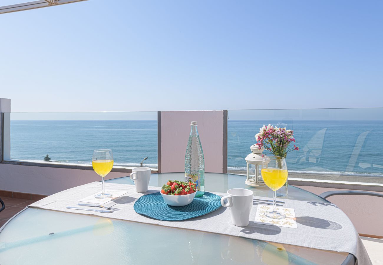 Apartamento en Torre de Benagalbon - WintowinRentals Estupendo Apartamento en 1º Línea de Playa