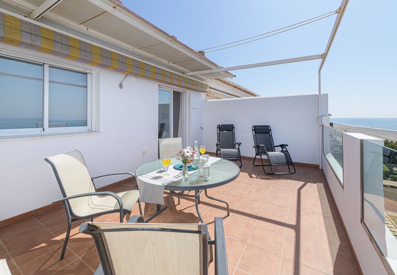 Apartamento en Torre de Benagalbon - WintowinRentals Estupendo Apartamento en 1º Línea de Playa