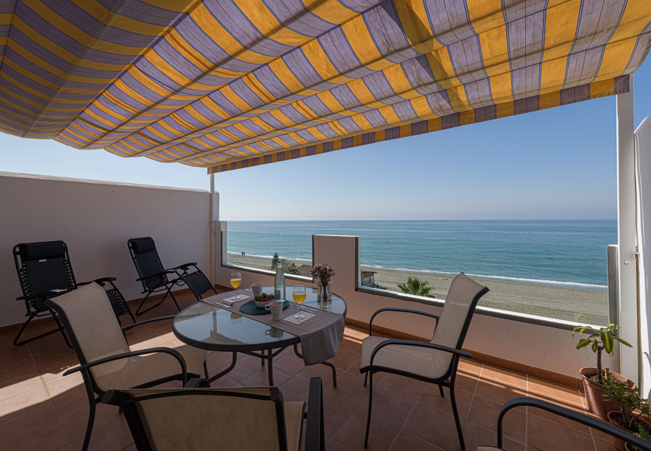 Apartamento en Torre de Benagalbon - WintowinRentals Estupendo Apartamento en 1º Línea de Playa