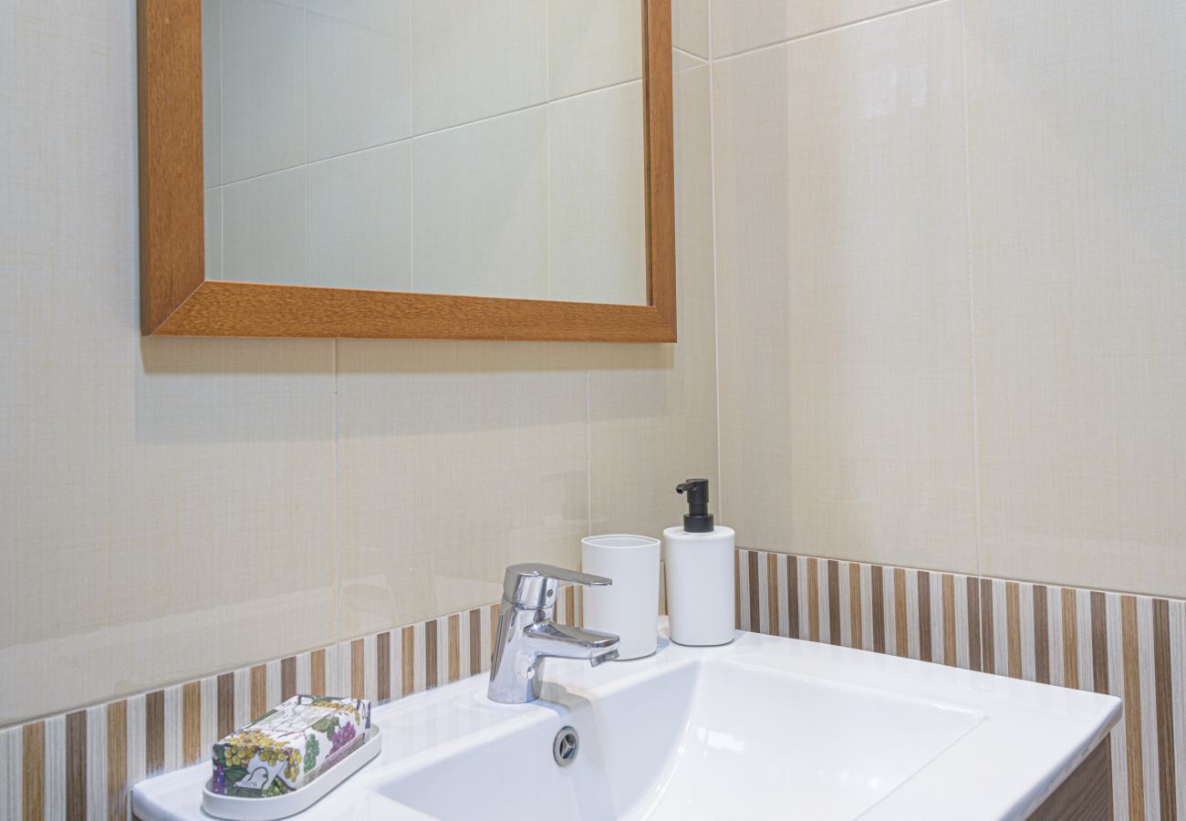 Apartamento en Torre de Benagalbon - WintowinRentals Estupendo Apartamento en 1º Línea de Playa