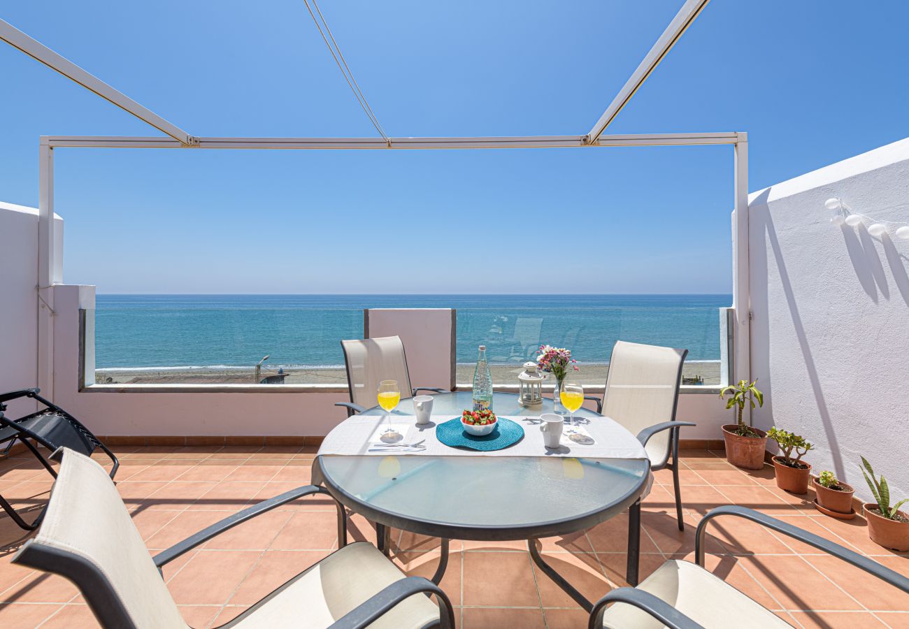 Apartamento en Torre de Benagalbon - WintowinRentals Estupendo Apartamento en 1º Línea de Playa