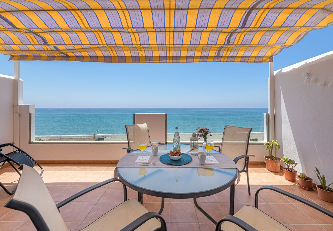 Apartamento en Torre de Benagalbon - WintowinRentals Estupendo Apartamento en 1º Línea de Playa