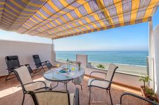 Apartamento en Torre de Benagalbon - WintowinRentals Estupendo Apartamento en 1º Línea de Playa
