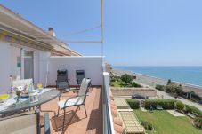 Apartamento en Torre de Benagalbon - WintowinRentals Estupendo Apartamento en 1º Línea de Playa