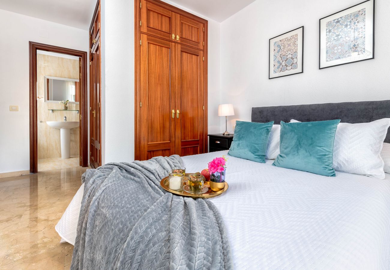 Apartamento en Málaga - WintoWinRentals - La Estancia FREE PARKING.