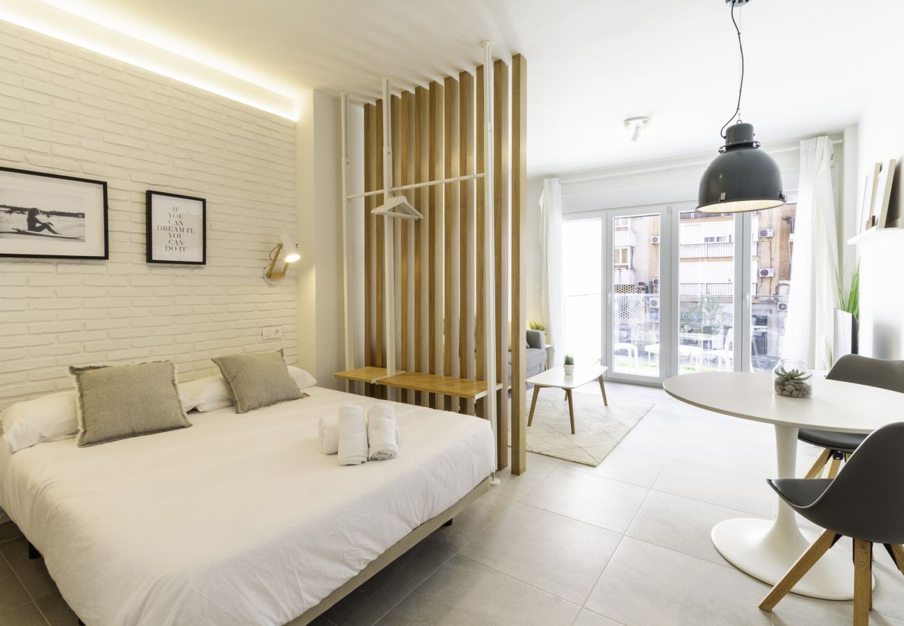 Estudio en Málaga - WintowinRentals - Estudio Héroes de Sostoa 156