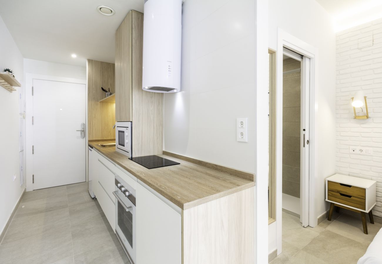 Estudio en Málaga - WintowinRentals - Estudio Héroes de Sostoa 156