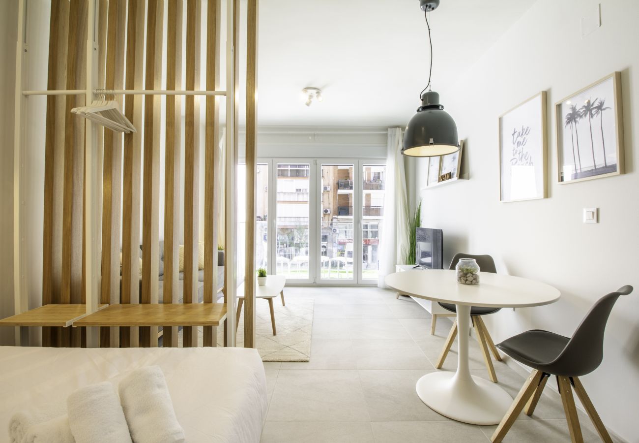 Estudio en Málaga - WintowinRentals - Estudio Héroes de Sostoa 156