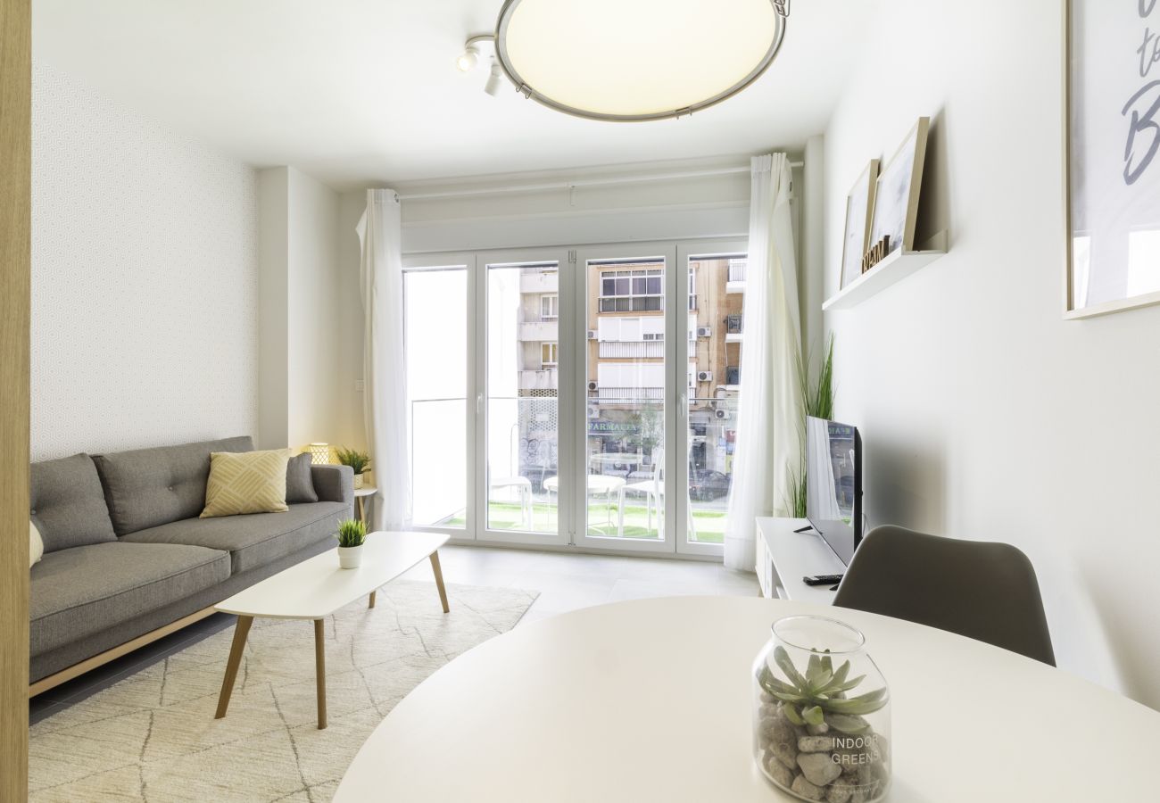 Estudio en Málaga - WintowinRentals - Estudio Héroes de Sostoa 156