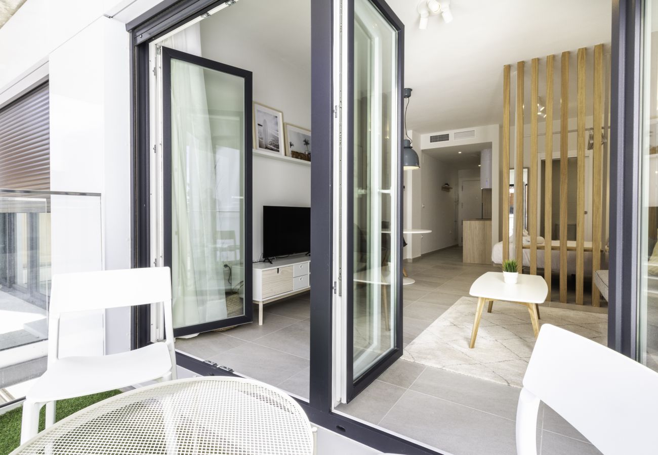 Estudio en Málaga - WintowinRentals - Estudio Héroes de Sostoa 156