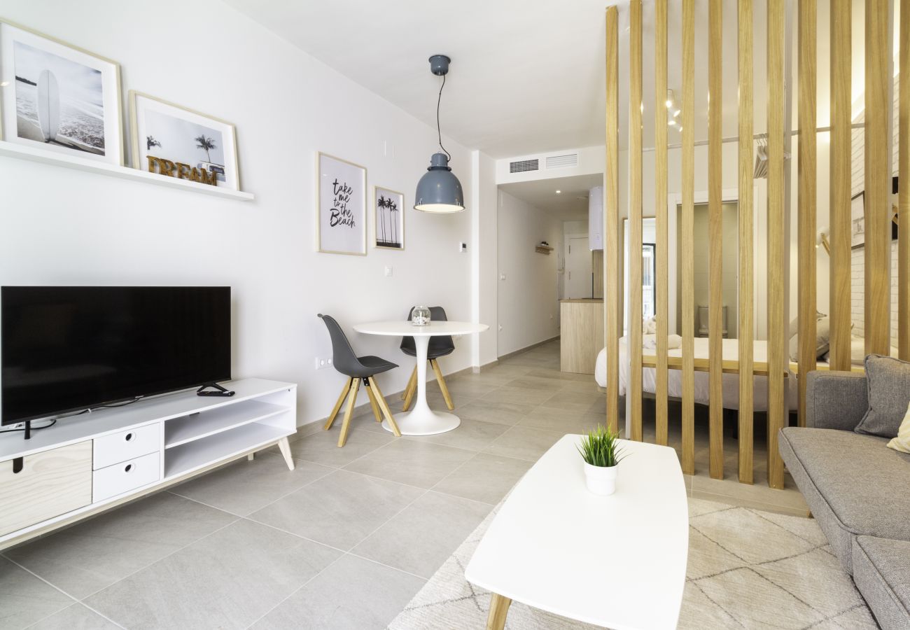 Estudio en Málaga - WintowinRentals - Estudio Héroes de Sostoa 156