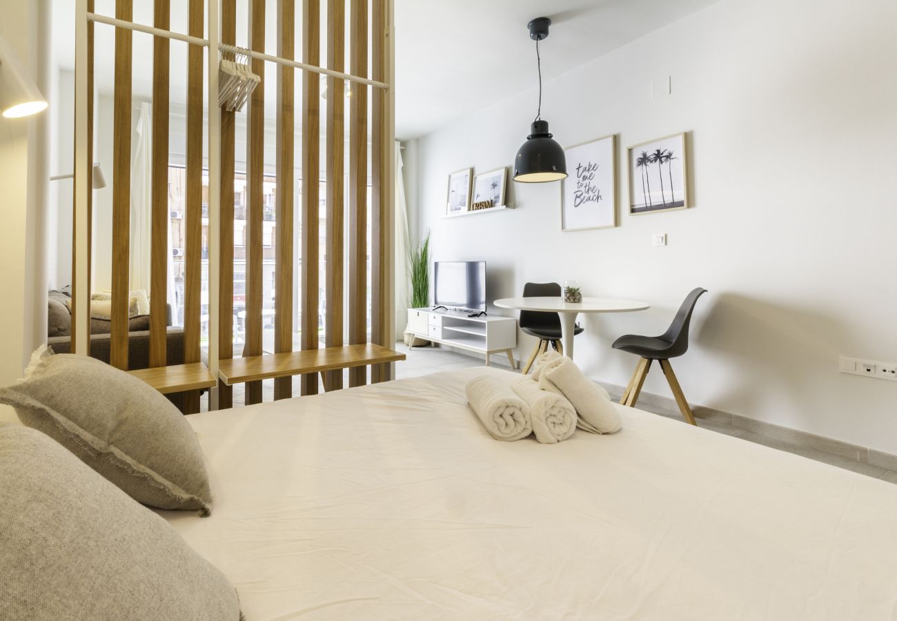 Estudio en Málaga - WintowinRentals - Estudio Héroes de Sostoa 156