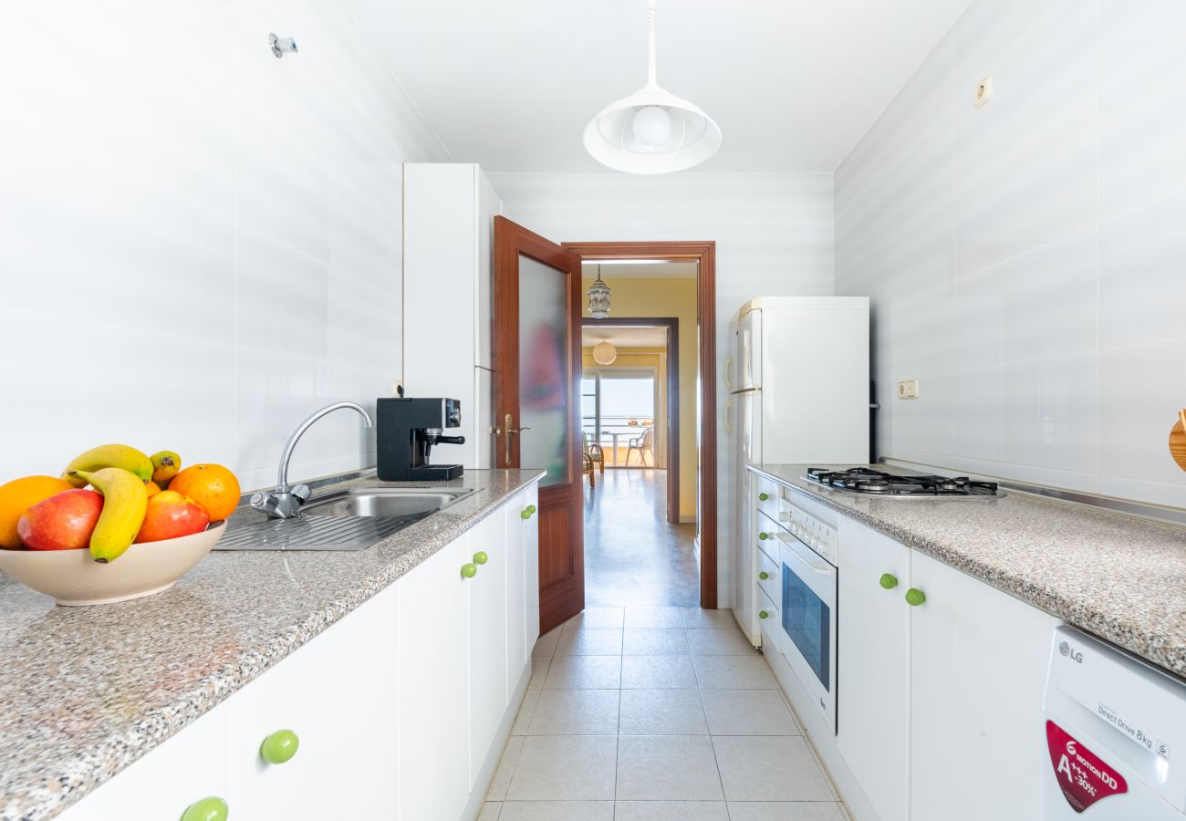 Apartamento en Rincón de la Victoria - WintowinRentals 1ª Linea de Playa, Parking y WIFI
