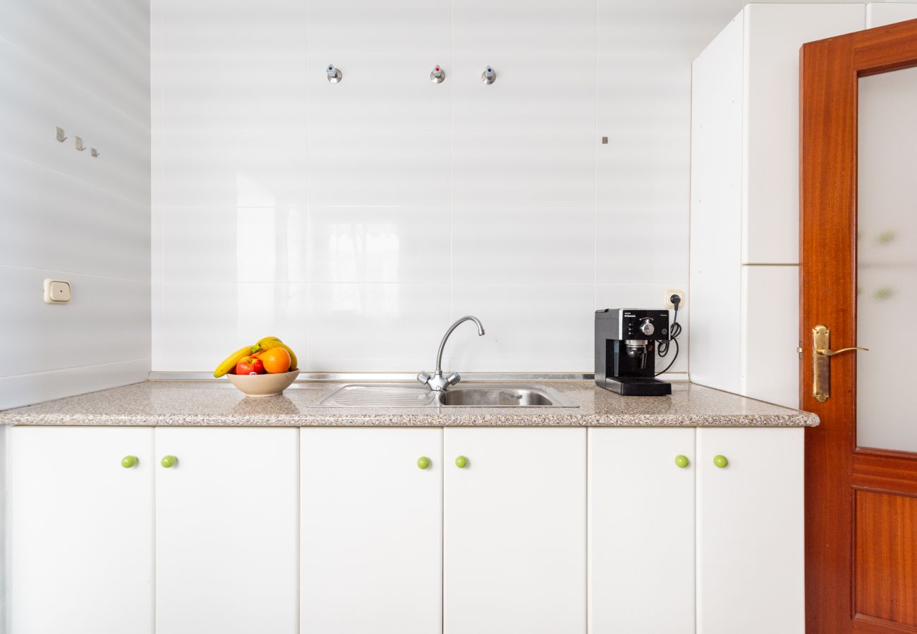 Apartamento en Rincón de la Victoria - WintowinRentals 1ª Linea de Playa, Parking y WIFI