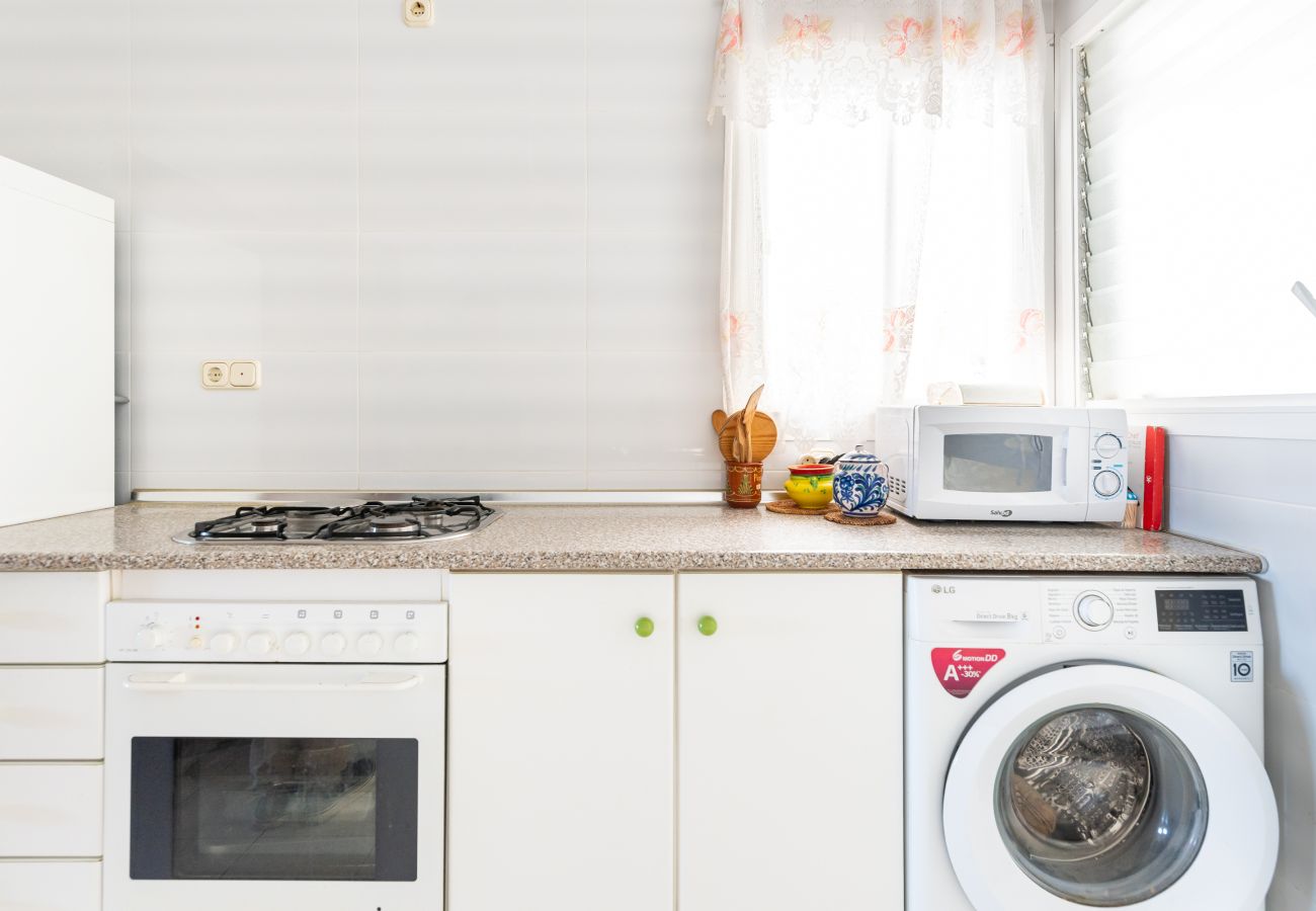 Apartamento en Rincón de la Victoria - WintowinRentals 1ª Linea de Playa, Parking y WIFI