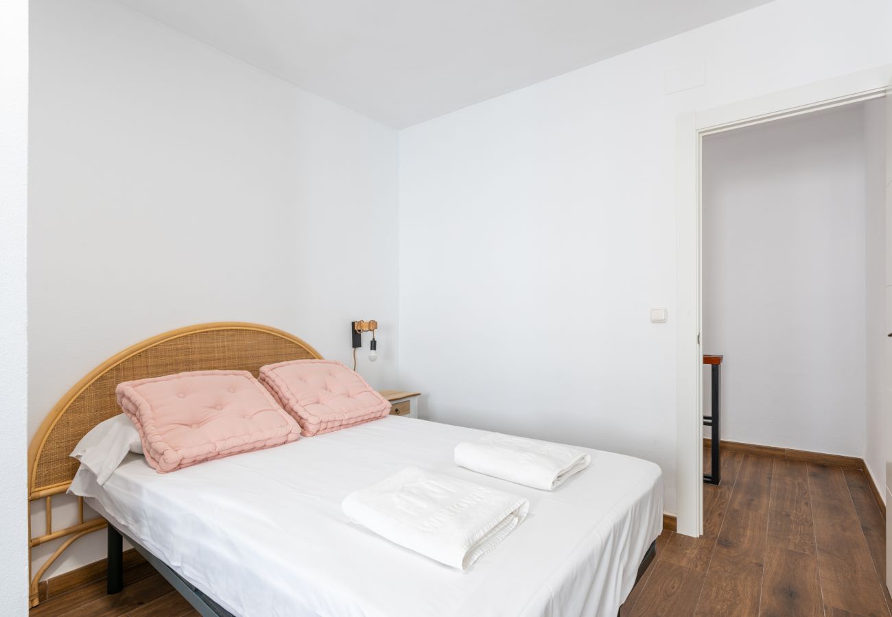 Apartamento en La Cala del Moral - WintoWinRentals - Chalet en primera línea de playa.