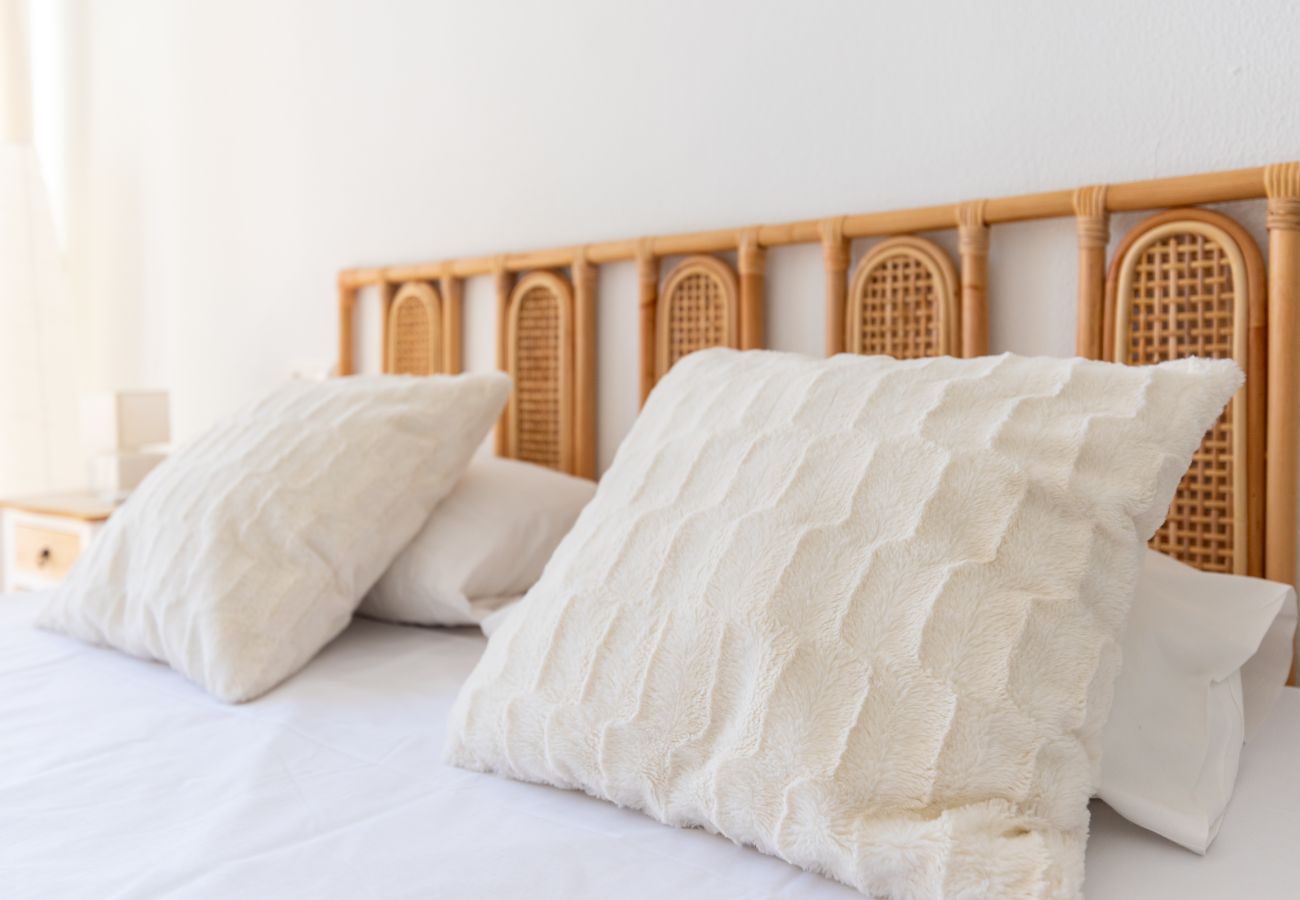 Apartamento en La Cala del Moral - WintoWinRentals - Chalet en primera línea de playa.