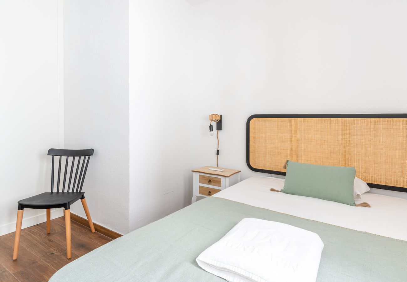 Apartamento en La Cala del Moral - WintoWinRentals - Chalet en primera línea de playa.