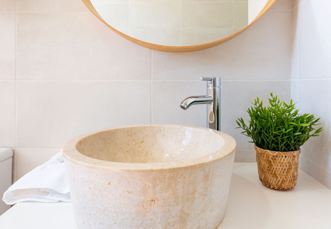 Apartamento en La Cala del Moral - WintoWinRentals - Chalet en primera línea de playa.