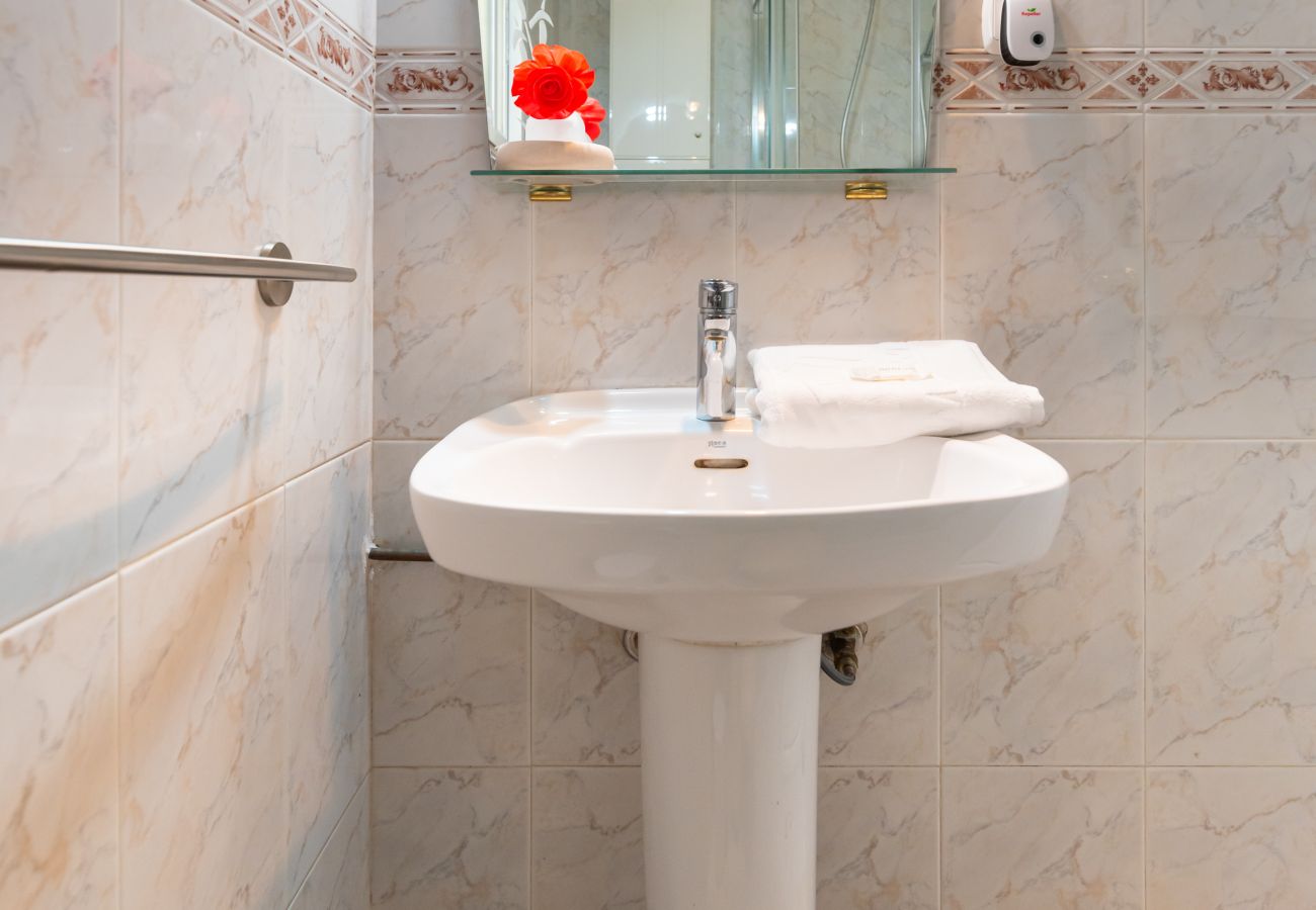 Apartamento en La Cala del Moral - WintoWinRentals - Chalet en primera línea de playa.