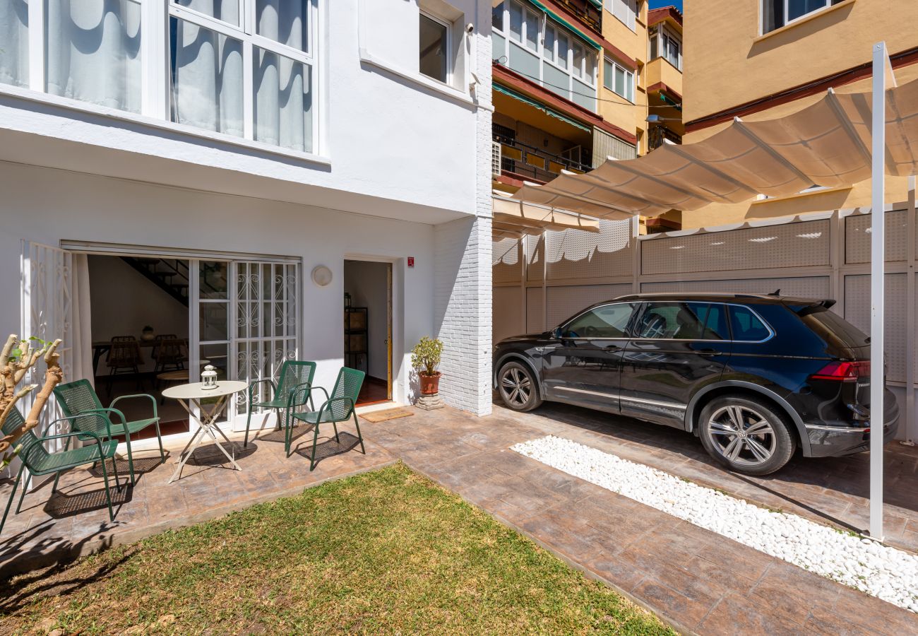 Apartamento en La Cala del Moral - WintoWinRentals - Chalet en primera línea de playa.