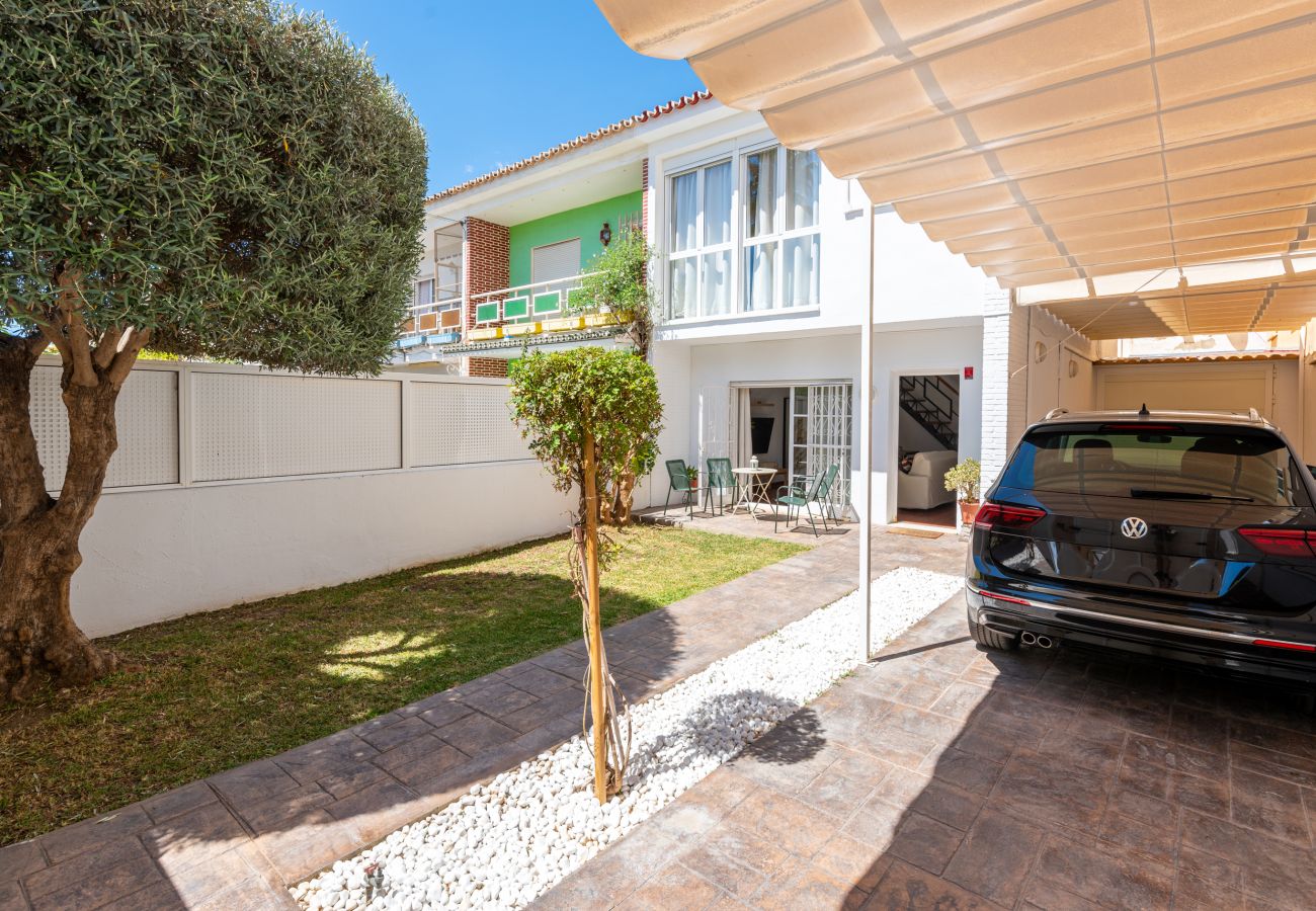 Apartamento en La Cala del Moral - WintoWinRentals - Chalet en primera línea de playa.