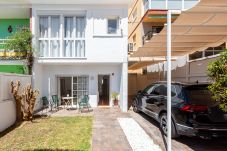 Apartamento en La Cala del Moral - WintoWinRentals - Chalet en primera línea de playa.