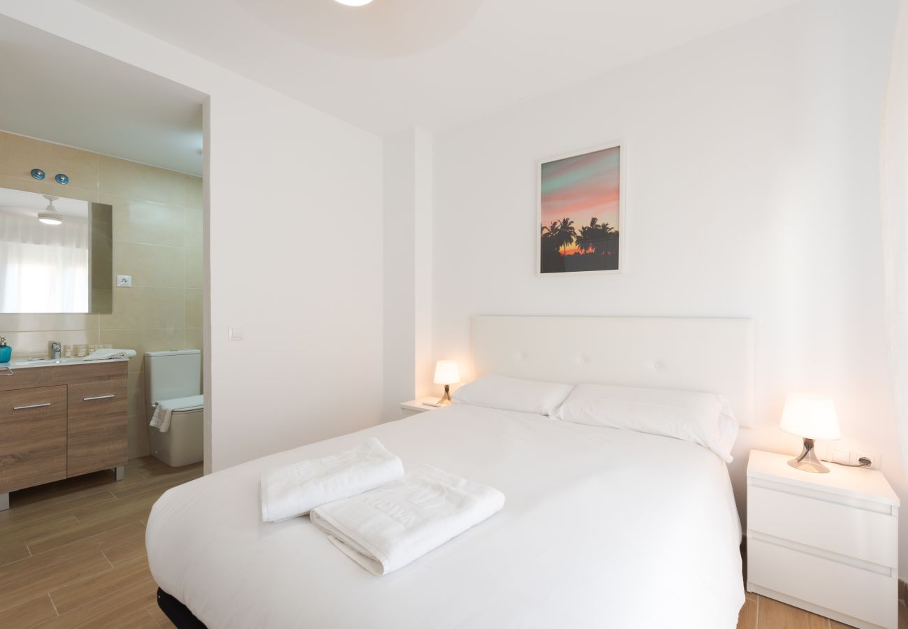 Apartamento en Rincón de la Victoria - Wintowinrentals Frontline beach apartment in Rincón de la Victoria