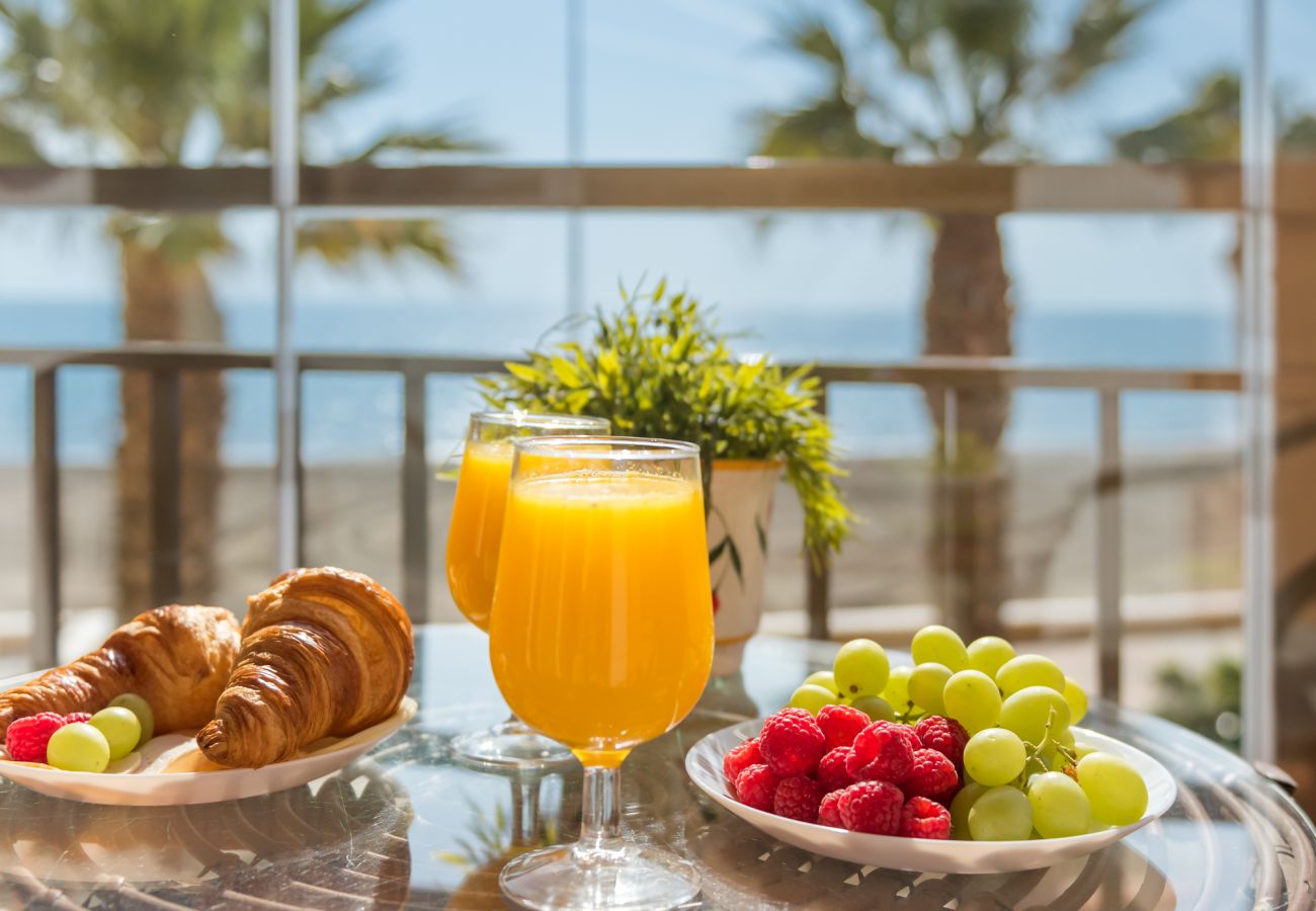 Apartamento en Rincón de la Victoria - WintowinRentals Spectacular Sea Views on the Beachfront