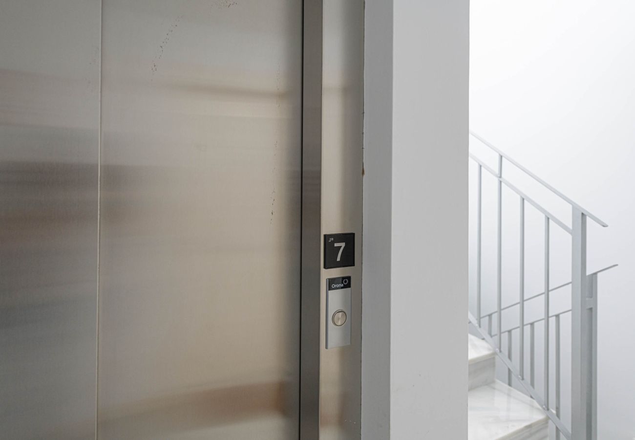 Apartamento en Rincón de la Victoria - WintowinRentals Ático con Terraza Privada en el Centro de Rincón de la Victoria