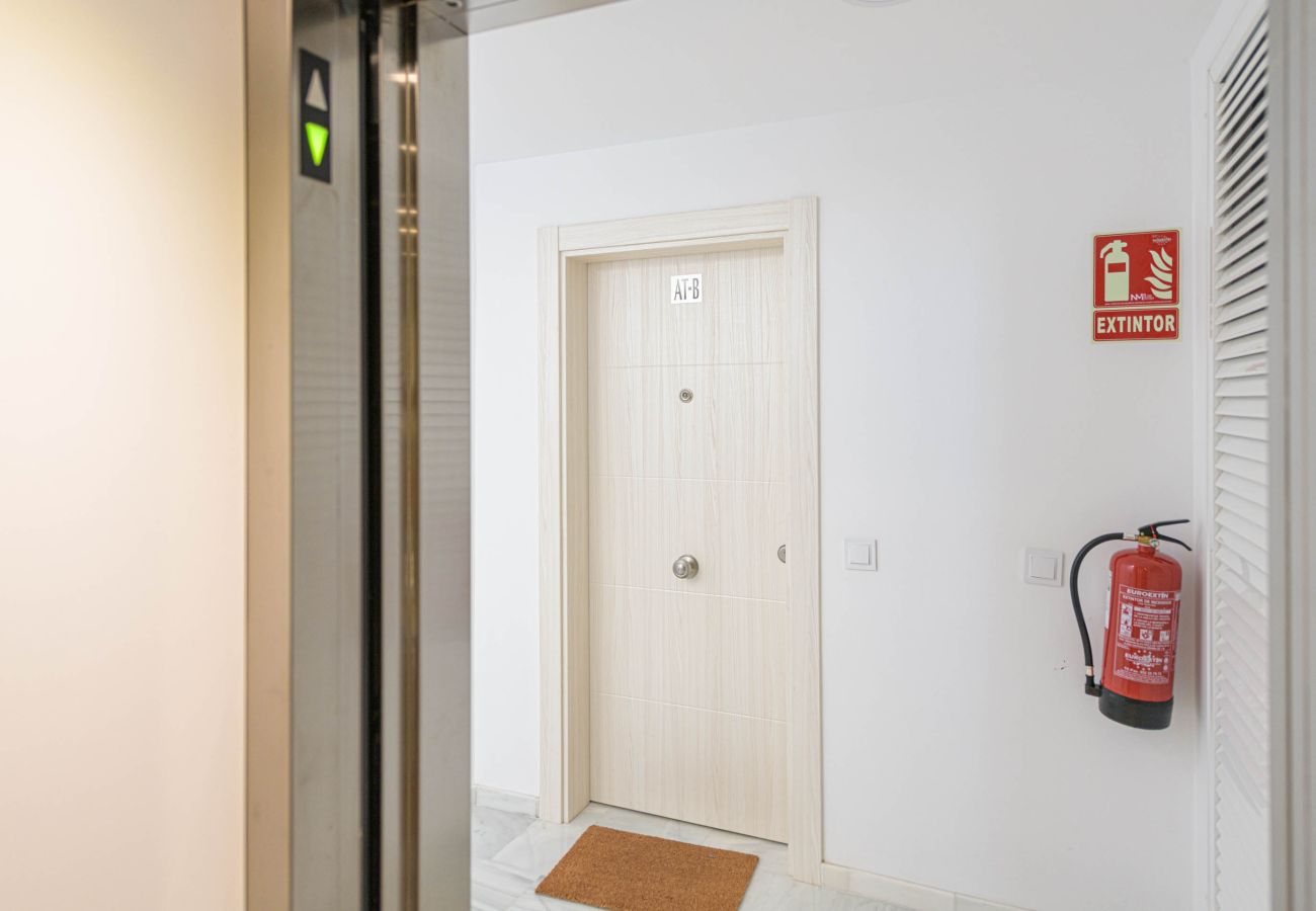 Apartamento en Rincón de la Victoria - WintowinRentals Ático con Terraza Privada en el Centro de Rincón de la Victoria